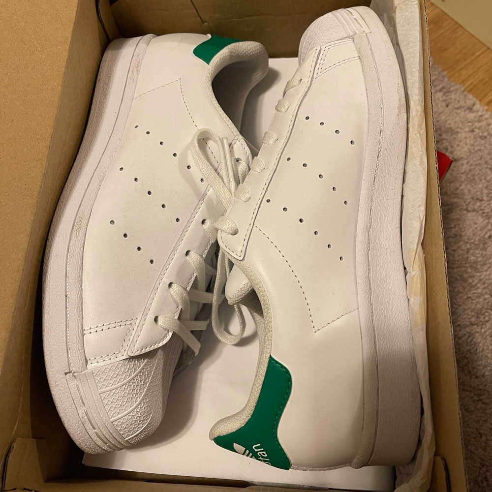 Adidas big kids size 5.5 Superstar Stan smith